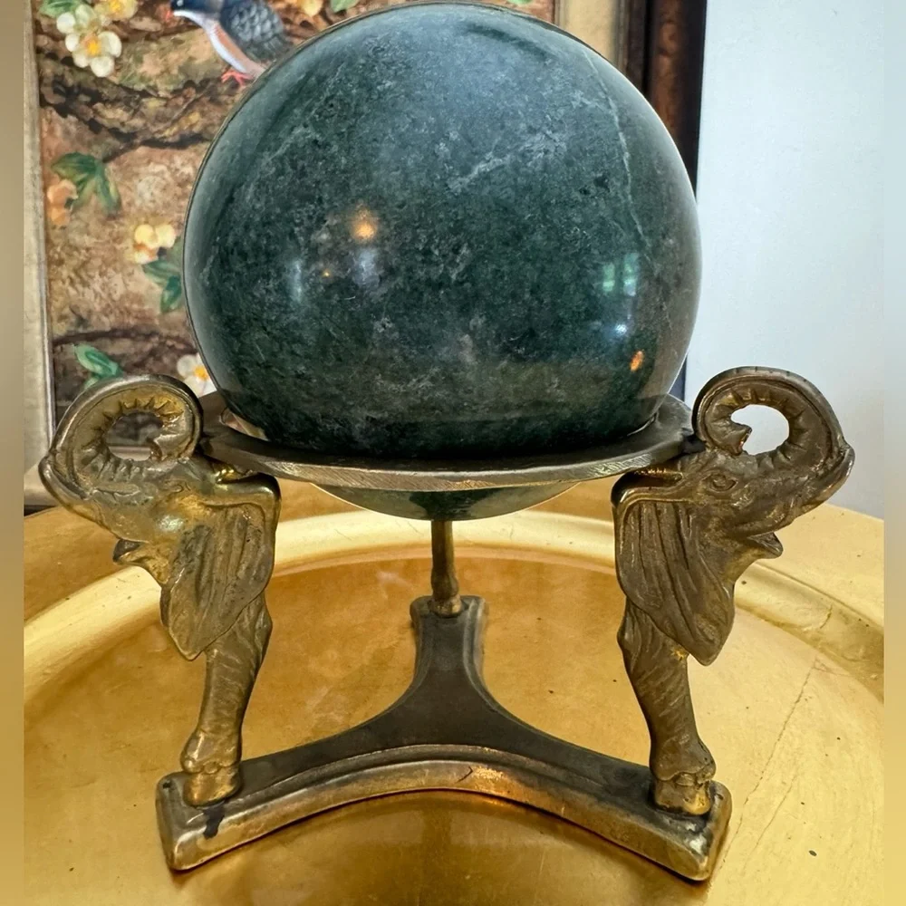 Vtg Green Marble sphere on brass elephant stand.Approximately 13” diameter. - Picture 3 of 9